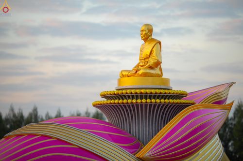 ภาพ No.302450:วันที่ 24 มกราคม พ.ศ. 2569 พิธีตักบาตรพระธรรมยาตรา ณ อนุสรณ์สถานลำดับที่ 5 สถานที่เผยแผ่วิชชาธรรมกายครั้งแรก อนุสรณ์สถานบางปลา วัดบางปลา อำเภอบางเลน จังหวัดนครปฐม ในโครงการธรรมยาตรา กตัญญูบูชา มหาปูชนียาจารย์ พระมงคลเทพมุนี(สด จนฺทสโร) พระผู้ปราบมาร อนุส