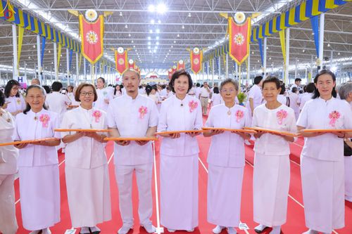 ภาพ No.318413:วันอาทิตย์ต้นเดือนที่ 5 เมษายน พ.ศ.2569 พิธีทอดผ้าป่าสมทบมหาสังฆทาน 40,000 กว่าวัดทั่วประเทศ ณ สภาธรรมกายสากล วัดพระธรรมกาย