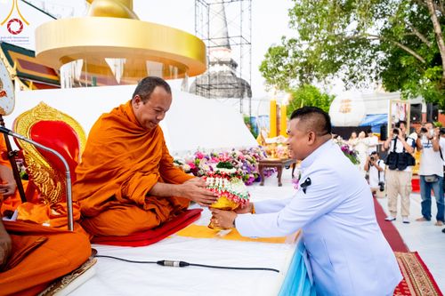 ภาพ No.311165:วันเสาร์ที่ 28 กุมภาพันธ์ พ.ศ. 2569 พิธีตักบาตรพระมหากุศล 11,250 รูป เฉลิมฉลอง 1,250 ปีศรีธรรมราชเจดีย์ สู่มรดกโลก ณ ถนนราชดำเนิน บริเวณหน้าวัดพระมหาธาตุวรมหาวิหาร อ.เมือง จ.นครศรีธรรมราช