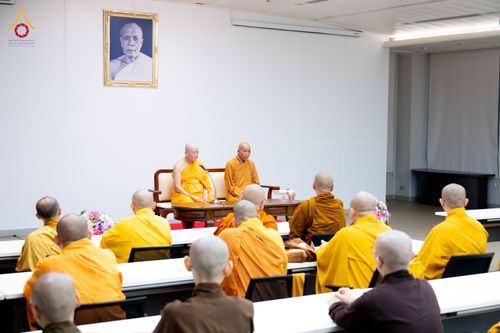 ภาพ No.324815:วันอังคารที่ 21 เมษายน พ.ศ.2569  หลวงพ่อทัตตชีโว รองเจ้าอาวาสวัดพระธรรมกาย ถวายการต้อนรับและปฏิสันถารคณะสงฆ์จากประเทศเวียดนาม