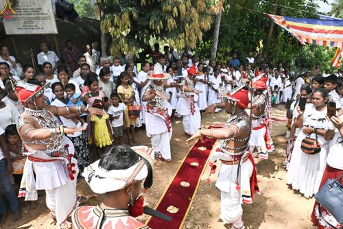 ภาพ No.278810:วันที่ 1 พฤศจิกายน  2568  กฐินสมทบวัดต่างประเทศ โดยคณะศิษยานุศิษย์ บูชาธรรม 81 ปี หลวงพ่อธัมมชโย ณ วัดธรรมรักษิตาราม ประเทศศรีลังกา