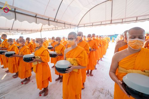 ภาพ No.297978:วันที่ 19 มกราคม พ.ศ. 2569 พิธีถวายภัตตาหารเป็นสังฆทาน แด่พระธรรมยาตรา ณ อนุสรณ์สถานบางปลา วัดบางปลา อำเภอบางเลน จังหวัดนครปฐม ในโครงการธรรมยาตรา กตัญญูบูชา มหาปูชนียาจารย์ พระมงคลเทพมุนี(สด จนฺทสโร) พระผู้ปราบมาร อนุสรณ์สถาน 7 แห่ง ปีที่ 14