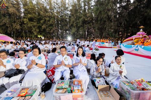 ภาพ No.289233:วันที่ 7 มกราคม พ.ศ. 2569 พิธีตักบาตรพระธรรมยาตรา ณ อนุสรณ์สถานลำดับที่ 1 สถานที่เกิดด้วยรูปกายเนื้อ อนุสรณ์สถานมหาวิหารพระมงคลเทพมุนี (โลตัสแลนด์) อ.สองพี่น้อง จ.สุพรรณบุรี ในโครงการธรรมยาตรา กตัญญูบูชา มหาปูชนียาจารย์ พระมงคลเทพมุนี(สด จนฺทสโร) พระผู้ป