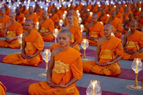 ภาพ No.307952:วันที่ 31 มกราคม พ.ศ. 2569 พิธีจุดประทีปธรรมถวายเป็นพุทธบูชา  และบูชาธรรมมหาปูชนียาจารย์ (ภาพชุดที่ 3) ณ วัดพระธรรมกาย ปทุมธานี ในโครงการธรรมยาตรา กตัญญูบูชา มหาปูชนียาจารย์ พระมงคลเทพมุนี(สด จนฺทสโร) พระผู้ปราบมาร อนุสรณ์สถาน 7 แห่ง ปีที่ 14