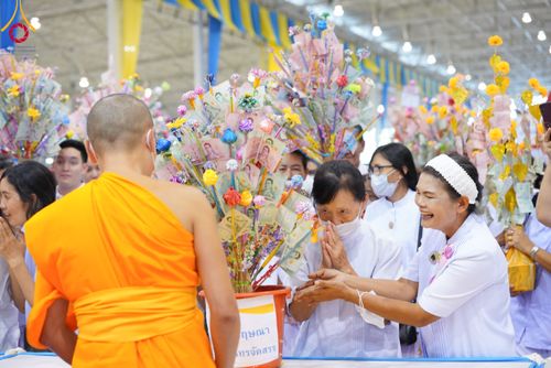 ภาพ No.92389:พิธีทอดกฐินธรรมชัยเพื่อสร้างอาคาร 115 ปี คุณยายอาจารย์มหารัตนอุบาสิกาจันทร์ ขนนกยูง อาทิตย์ต้นเดือนที่ 5 พฤศจิกายน พ.ศ. 2566 ณ วัดพระธรรมกาย จ.ปทุมธานี