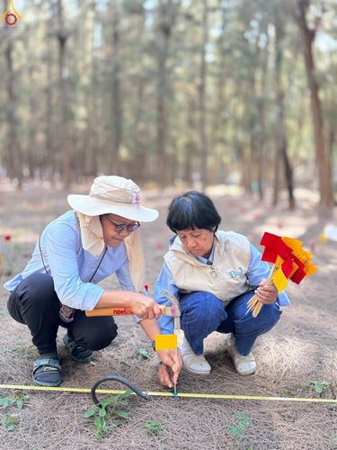 ภาพ No.300524:ภาพเบื้องหลังอาสาสมัครรวมใจ ชุดที่ 3 ในโครงการธรรมยาตรา กตัญญูบูชา มหาปูชนียาจารย์ พระมงคลเทพมุนี(สด จนฺทสโร) พระผู้ปราบมาร อนุสรณ์สถาน 7 แห่ง ปีที่ 14