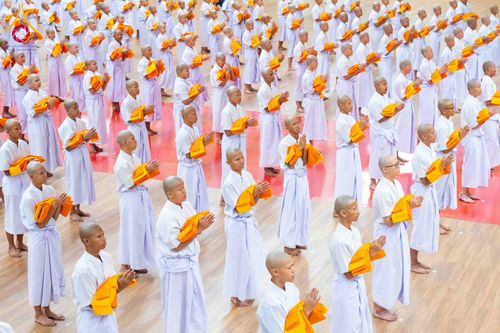 ภาพ No.319502:วันเสาร์ที่ 4 เมษายน พ.ศ.2569 พิธีขอขมา มอบผ้าไตร และถวายบาตรแด่นาคธรรมทายาท ในโครงการบรรพชาสามเณรฟื้นฟูพระพุทธศาสนาทั่วไทย โครงการหน่อแก้วเปรียญธรรม รุ่นที่ 14 โครงการสามเณรยุวธรรมทายาท รุ่นที่ 34 โครงการสามเณรมัชฌิมธรรมทายาท รุ่นที่ 30 ณ สภาธรรมกายสากล