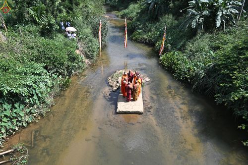 ภาพ No.278843:วันที่ 1 พฤศจิกายน  2568  กฐินสมทบวัดต่างประเทศ โดยคณะศิษยานุศิษย์ บูชาธรรม 81 ปี หลวงพ่อธัมมชโย ณ วัดธรรมรักษิตาราม ประเทศศรีลังกา