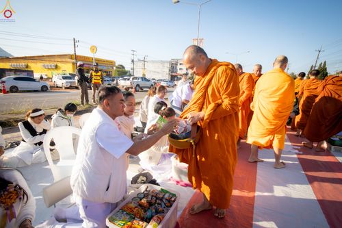 ภาพ No.281429:วันเสาร์ที่ 27 ธันวาคม พ.ศ.2568 พิธีตักบาตรพระ ๑,๐๐๐ รูป   เพื่อความเป็นสิริมงคลแก่ชีวิตและแผ่นดินไทย  มหากุศลครั้งยิ่งใหญ่แห่งปี ส่งท้ายปีเก่า ต้อนรับปีใหม่  ณ ถนนหน้าที่ว่าการอำเภอภูเรือ จังหวัดเลย