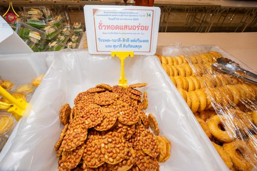 ภาพ No.303900:วันที่ 28 มกราคม พ.ศ. 2569 พิธีถวายภัตตาหารเป็นสังฆทาน แด่พระธรรมยาตรา ณ วัดพระธรรมกาย  จังหวัดปทุมธานี ในโครงการธรรมยาตรา กตัญญูบูชา มหาปูชนียาจารย์ พระมงคลเทพมุนี(สด จนฺทสโร) พระผู้ปราบมาร อนุสรณ์สถาน 7 แห่ง ปีที่ 14