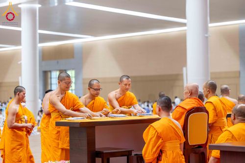 ภาพ No.310601:วันอาทิตย์ที่ 22 กุมภาพันธ์ พ.ศ. 2569 พิธีมุทิตาสักการะในโอกาสอายุวัฒนะมงคล 80 ปี พระพรหมวชิรปัญญาจารย์ (ทองดี สุรเตโช ป.ธ.9) ณ ห้องแก้วสารพัดนึก 2 วัดพระธรรมกาย จ.ปทุมธานี