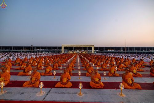 ภาพ No.307951:วันที่ 31 มกราคม พ.ศ. 2569 พิธีจุดประทีปธรรมถวายเป็นพุทธบูชา  และบูชาธรรมมหาปูชนียาจารย์ (ภาพชุดที่ 3) ณ วัดพระธรรมกาย ปทุมธานี ในโครงการธรรมยาตรา กตัญญูบูชา มหาปูชนียาจารย์ พระมงคลเทพมุนี(สด จนฺทสโร) พระผู้ปราบมาร อนุสรณ์สถาน 7 แห่ง ปีที่ 14