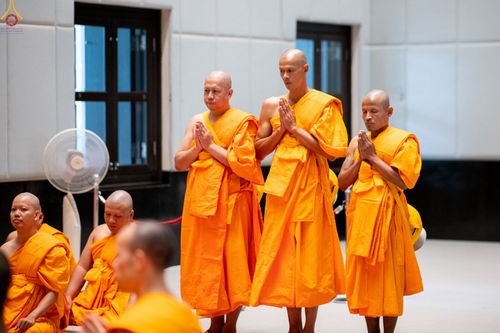 ภาพ No.350925:วันที่ 19 กันยายน พ.ศ.2569 พิธีบรรพชาอุปสมบท โครงการอุปสมบทหมู่บูชาธรรม ครบรอบ 109 ปี วันครูผู้ค้นพบวิชชาธรรมกาย ณ โบสถ์พระไตรปิฏก วัดพระธรรมกาย