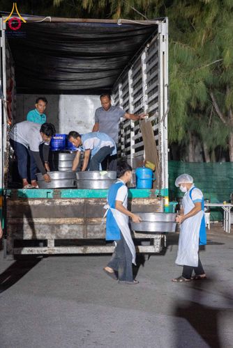 ภาพ No.288761:วันที่ 6 มกราคม พ.ศ. 2569 พิธีถวายภัตตาหารเป็นสังฆทาน แด่พระธรรมยาตรา ในโครงการธรรมยาตรา กตัญญูบูชา มหาปูชนียาจารย์ พระมงคลเทพมุนี(สด จนฺทสโร) พระผู้ปราบมาร อนุสรณ์สถาน 7 แห่ง ปีที่ 14 ณ อนุสรณ์สถานมหาวิหารพระมงคลเทพมุนี (โลตัสแลนด์) อ.สองพี่น้อง จ.สุพรร