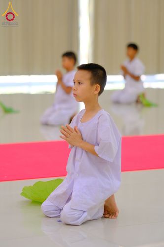 ภาพ No.319855:วันเสาร์ที่ 4 เมษายน พ.ศ.2569 พิธีตัดปอยผมและปลงผม พิธีขอขมาผู้ปกครองและมอบผ้าไตร พิธีบรรพชาและถวายบาตร ณ ศูนย์ปฏิบัติธรรมและศูนย์อบรมเยาวชนเพชรบุรี  ต.ท่าแลง อ.ท่ายาง จ.เพชรบุรี