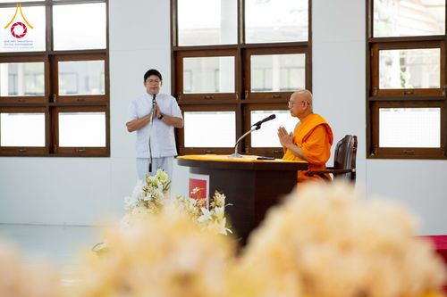 ภาพ No.327417:วันศุกร์ที่ 1 พฤษภาคม พ.ศ. 2569 รวมใจพสกนิกรชาวอำเภอคลองหลวง ประดิษฐ์ดอกไม้จันทน์ เพื่อใช้ในพิธีถวายดอกไม้จันทน์ในงานพระราชพิธีถวายพระเพลิงพระบรมศพ สมเด็จพระนางเจ้าสิริกิติ์ พระบรมราชินีนาถ พระบรมราชชนนีพันปีหลวง ณ วัดพระธรรมกาย