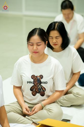 ภาพ No.322875:วันเสาร์ที่ 18 เมษายน พ.ศ. 2569 ตักบาตรฉลองพระใหม่ โครงการอุปสมบทหมู่ธรรมทายาท ระดับอุดมศึกษา รุ่นที่ 53 ภาคฤดูร้อน  ณ ฟ้องปฏิบัติธรรม ชั้นลอย 1/2 มหารัตนวิหารคด คอร์ 13 วัดพระธรรมกาย