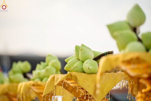 ภาพ No.84108:พิธีเวียนประทักษิณ พิธีวันทาเจดีย์ พิธีขอขมา และมอบผ้าไตร  ในโครงการบรรพชาอุปสมบทหมู่ธรรมทายาทรุ่นเข้าพรรษา และโครงการบรรพชาสามเณรโรงเรียนนานาชาติ รุ่นที่12 ในวันเสาร์ที่ 22 กรกฎาคม พ.ศ. 2566