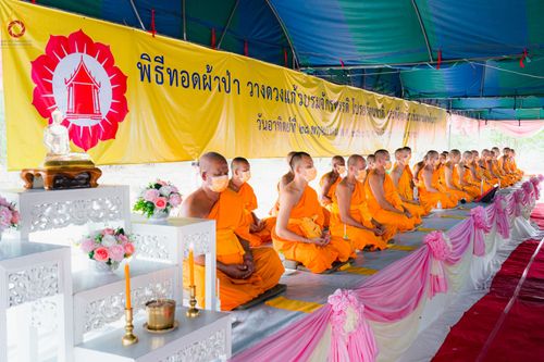 ภาพ No.81395:พิธีทอดผ้าป่า วางดวงแก้วบรมจักรพรรดิ  โปรยรัตนชาติ และพิธีตอกเสาเข็มมงคลต้นแรก อาคาร 80 ปี หลวงพ่อธัมมชโย ณ ศูนย์ปฏิบัติธรรมวิหารแดง อำเภอวิหารแดง จังหวัดสระบุรี วันอาทิตย์ที่ 28 พฤษภาคม พ.ศ.2566