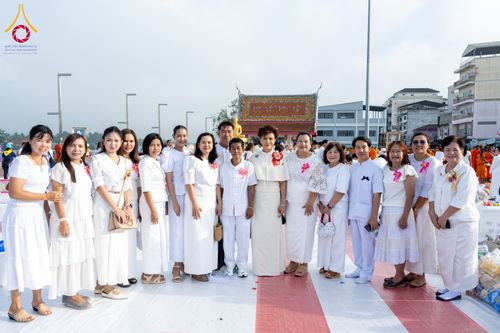 ภาพ No.284717:วันอาทิตย์ที่ 14 ธันวาคม พ.ศ.2568  พิธีทำบุญเมืองสุราษฎร์ธานี 110ปี และพิธีตักบาตรพระสงฆ์ 1,110 รูป  ณ บริเวณริมน้ำวัดกลาง (เก่า) ถนนบ้านดอน ตำบลตลาดใหม่ อำเภอเมือง จังหวัดสุราษฎร์ธานี