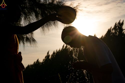 ภาพ No.82618:พิธีตัดปอยผมและปลงผมนาคธรรมทายาท ในโครงการอุปสมบทหมู่ธรรมทายาทพุทธศาสตร์สากล รุ่นที่ 7 (ภาคฤดูฝน) วันอาทิตย์ที่ 11 มิถุนายน พ.ศ. 2566 ณ  วัดพระธรรมกาย