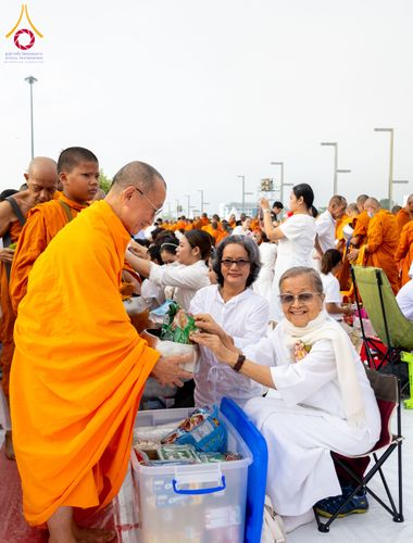 ภาพ No.284707:วันอาทิตย์ที่ 14 ธันวาคม พ.ศ.2568  พิธีทำบุญเมืองสุราษฎร์ธานี 110ปี และพิธีตักบาตรพระสงฆ์ 1,110 รูป  ณ บริเวณริมน้ำวัดกลาง (เก่า) ถนนบ้านดอน ตำบลตลาดใหม่ อำเภอเมือง จังหวัดสุราษฎร์ธานี