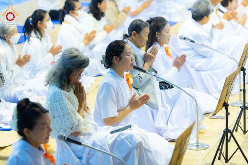 ภาพ No.292574:วันที่ 12 มกราคม พ.ศ. 2569 พิธีถวายภัตตาหารเป็นสังฆทาน แด่พระธรรมยาตรา ณ อนุสรณ์สถานมหาวิหารพระมงคลเทพมุนี (โลตัสแลนด์) อ.สองพี่น้อง จ.สุพรรณบุรี ในโครงการธรรมยาตรา กตัญญูบูชา มหาปูชนียาจารย์ พระมงคลเทพมุนี(สด จนฺทสโร) พระผู้ปราบมาร อนุสรณ์สถาน 7 แห่ง ปี