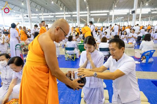 ภาพ No.308272:วันที่ 1  กุมภาพันธ์ พ.ศ. 2569 พิธีตักบาตรข้าวสารอาหารแห้ง ณ บ้านแก้วเรือนทองคุณยาย สภาธรรมกายสากล วัดพระธรรมกาย