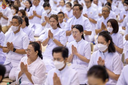 ภาพ No.139289:พิธีตักบาตร , พิธีบูชาข้าวพระ ณ ห้องแก้วสารพัด 1 สภาธรรมกายสากล วัดพระธรรมกาย วันอาทิตย์ต้นเดือนที่ 2 มิถุนายน พ.ศ. 2567