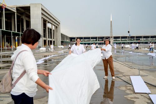 ภาพ No.225279:วันที่ 20 - 27 เมษายน พ.ศ. 2568 "ภาพแห่งความปลื้มที่ไม่มีวันจบ" คณะสงฆ์สามเณร เจ้าหน้าที่ และสาธุชน ร่วมแรงร่วมใจกันเตรียมงานและเก็บงาน เพื่อวันคุ้มครองโลก พิธีถวายมหาสังฆทานคณะสงฆ์ 40,000 กว่าวัดทั่วประเทศ