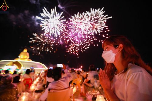 ภาพ No.118408:พิธีจุดประทีปถวายเป็นพุทธบูชา และบูชาธรรมมหาปูชนียาจารย์ พระมงคลเทพมุนี(สด จนฺทสโร) วันที่ 24 มกราคม พ.ศ. 2567 ณ อนุสรณ์สถานบางปลา อ.บางเลน จ.นครปฐม