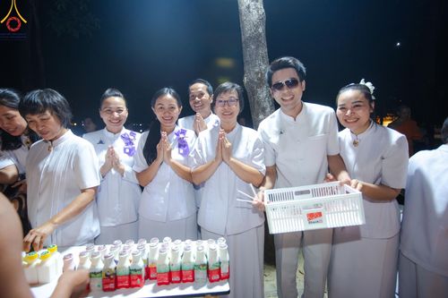 ภาพ No.167926:พิธีทอดกฐิน และ พิธีกรานกฐิน ในวันอาทิตย์ที่ 3 พฤศจิกายน พ.ศ. 2567 ณ วัดพระธรรมกาย จ.ปทุมธานี