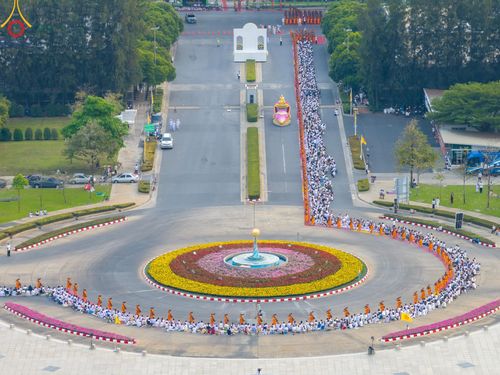 ภาพ No.120239:พิธีต้อนรับพระธรรมยาตรา ในโครงการธรรมยาตรา กตัญญูบูชา มหาปูชนียาจารย์ พระมงคลเทพมุนี(สด จนฺทสโร) พระผู้ปราบมาร อนุสรณ์สถาน 7 แห่ง ปีที่ 12 วันที่ 28 มกราคม พ.ศ. 2567 ณ วัดพระธรรมกาย จ.ปทุมธานี