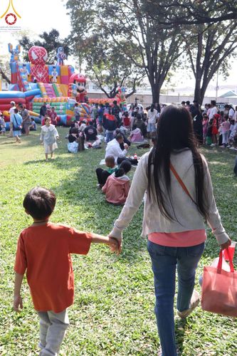 ภาพ No.194089:วัดพระธรรมกาย จัดงานวันเด็กแห่งชาติ ประจำปี พ.ศ.2568 ออกร้านอาหาร 200 ร้าน มอบของขวัญหลายหมื่นชิ้น วันที่ 12 มกราคม พ.ศ. 2568 วัดพระธรรมกาย อ.คลองหลวง จ.ปทุมธานี