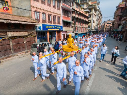 ภาพ No.129935:พิธีตัดปอยผมและแห่นาคธรรมทายาท ในโครงการบรรพชา 1,250 รูป ณ แดนประสูติ สวนลุมพินี ประเทศเนปาล วันที่ 2 มีนาคม พ.ศ. 2567