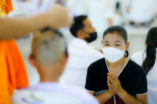 ภาพ No.78776:พิธีปลงผมนาคธรรมทายาท โครงการอบรมยุวธรรมทายาท มัชฌิมธรรมทายาท และธรรมทายาทรุ่นอุดมศึกษา ณ สภาธรรมกายสากล วัดพระธรรมกาย วันเสาร์ที่ 1 เมษายน พ.ศ. 2566