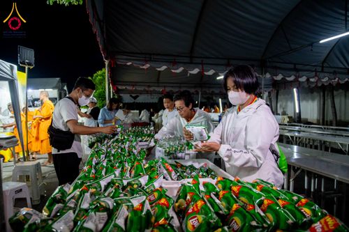 ภาพ No.288211:วันที่ 5 มกราคม พ.ศ. 2569 พิธีถวายภัตตาหารเป็นสังฆทาน แด่พระธรรมยาตรา ในโครงการธรรมยาตรา กตัญญูบูชา มหาปูชนียาจารย์ พระมงคลเทพมุนี(สด จนฺทสโร) พระผู้ปราบมาร อนุสรณ์สถาน 7 แห่ง ปีที่ 14 ณ อนุสรณ์สถานมหาวิหารพระมงคลเทพมุนี (โลตัสแลนด์) อ.สองพี่น้อง จ.สุพรร