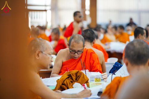 ภาพ No.281329:วันที่ 25 ธันวาคม พ.ศ. 2568 บรรยากาศการตรวจใบข้อสอบธรรมสนามหลวง  นักธรรมชั้นเอก และธรรมศึกษาชั้นเอก ส่วนภูมิภาค  ณ ศาลาอบรมสงฆ์ วัดสามพระยาวรวิหาร เขตพระนคร กรุงเทพมหานคร