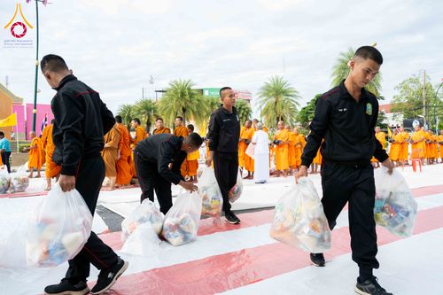 ภาพ No.329513:วันอาทิตย์ที่ 24 พฤษภาคม พ.ศ. 2569 พิธีตักบาตรพระ 1,000 รูป เพื่อถวายเป็นพุทธบูชาในเทศกาลวิสาขบูชาโลก และ ถวายเป็นพระราชกุศล  ณ ลานศิลปวัฒนธรรม เมืองปัตตานี จ.ปัตตานี