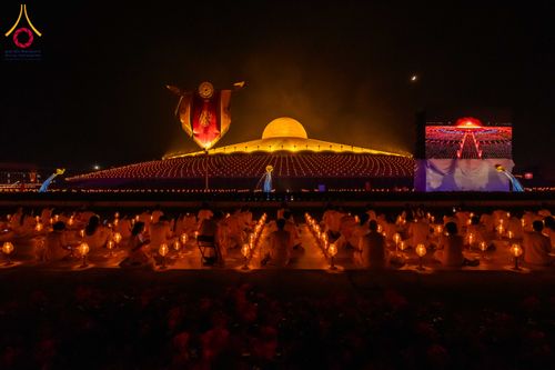 ภาพ No.312380:วันอังคารที่ 3 มีนาคม พ.ศ.2569 พิธีเวียนประทักษิณและจุดมาฆประทีป (ภาพชุดที่ 2) ณ ลานธรรมพระมหาธรรมกายเจดีย์ วัดพระธรรมกาย