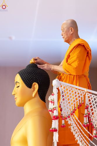 ภาพ No.84751:พิธีบรรจุพระบรมสารีริกธาตุภายในเกตุดอกบัวตูม องค์พระประธาน ณ ห้องแก้วสารพัดนึก 2 วัดพระธรรมกาย ในวันอาสาฬหบูชา อังคารที่ 1 สิงหาคม พ.ศ.2566