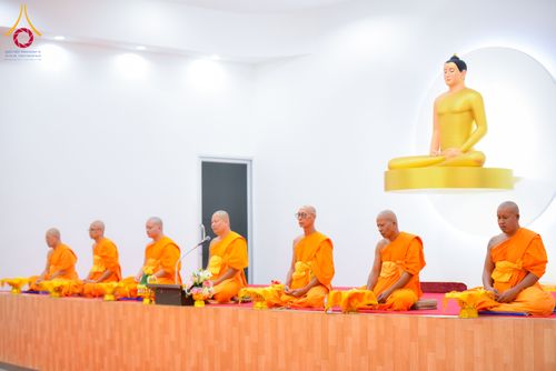 ภาพ No.285115:วันเสาร์ที่ 6 ธันวาคม พ.ศ.2568  พิธีอุปสมบทธรรมทายาท โครงการบรรพชาอุปสมบทหมู่  รุ่นบูชาธรรมมหาปูชนียาจารย์ ประจำปี 2568 ศูนย์ปฏิบัติธรรมและศูนย์อบรมเยาวชนเพชรบุรี อ.ท่ายาง จ.เพชรบุรี ณ วัดศีลคุณาราม อ.เขาย้อย เพชรบุรี