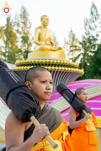 ภาพ No.290635:วันที่ 8 มกราคม พ.ศ. 2569 พระธรรมยาตราปฏิบัติธรรม และถ่ายภาพหมู่ประวัติศาสตร์ ในโครงการธรรมยาตรา กตัญญูบูชามหาปูชนียาจารย์ พระมงคลเทพมุนี(สด จนฺทสโร) พระผู้ปราบมาร อนุสรณ์สถาน 7 แห่ง ปีที่ 14 ณ อนุสรณ์สถานคลองบางนางแท่น อ.สามพราน จ.นครปฐม