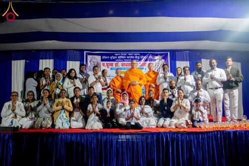 ภาพ No.283814:วันที่ 6-7 ธันวาคม พ.ศ. 2568  พิธีรับมอบหนังสือแสดงเจตจำนงถวายสิทธิครอบครองและใช้ประโยชน์วัดสันติวัน เมืองนาคปูร์  พิธีจุดโคมประทีปถวายเป็นพุทธบูชา และอุทิศบุญกุศลแด่ ดร.บี.อาร์. อัมเบดการ์  พิธีบูชาข้าวพระถ่ายทอดสดจากประเทศไทย