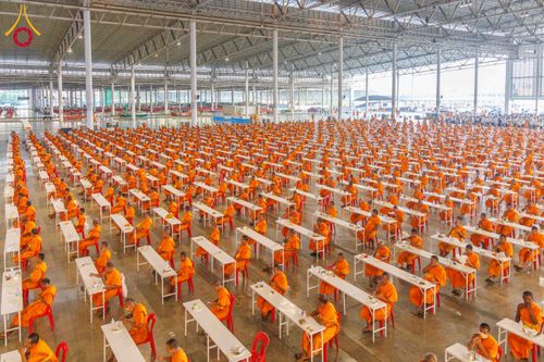 ภาพ No.306369:วันที่ 30 มกราคม พ.ศ. 2569 พิธีถวายภัตตาหารเป็นสังฆทาน แด่พระธรรมยาตรา ณ วัดพระธรรมกาย  จังหวัดปทุมธานี ในโครงการธรรมยาตรา กตัญญูบูชา มหาปูชนียาจารย์ พระมงคลเทพมุนี(สด จนฺทสโร) พระผู้ปราบมาร อนุสรณ์สถาน 7 แห่ง ปีที่ 14