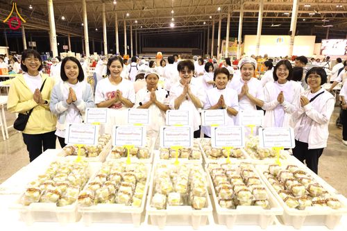 ภาพ No.287248:วันที่ 3 มกราคม พ.ศ.2569 พิธีถวายภัตตาหารเป็นสังฆทาน แด่พระธรรมยาตรา ณ วัดพระธรรมกาย  จังหวัดปทุมธานี ในโครงการธรรมยาตรา กตัญญูบูชา มหาปูชนียาจารย์ พระมงคลเทพมุนี(สด จนฺทสโร) พระผู้ปราบมาร อนุสรณ์สถาน 7 แห่ง ปีที่ 14