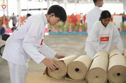 ภาพ No.58255:V.41 เทหมดใจ  ลุยต่อไป ร้อยซาวปี การเตรียมงาน การปฏิบัติงาน และการเก็บงาน ของเจ้าหน้าที่หน่วยงานต่างๆ เพื่อพิธีฉลองอายุวัฒนมงคล 80 ปี หลวงพ่อธัมมชโย และรับถวายมหาสังฆทาน 10,000 กว่าวัดทั่วประเทศ ในวันคุ้มครองโลก จันทร์ที่ 22 เมษายน พ.ศ. 2567