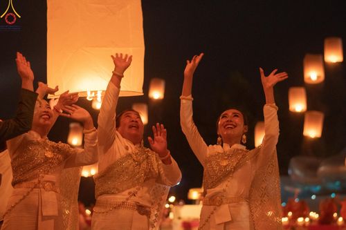 ภาพ No.175975:พิธีจุดประทีปโคมลาน, โคมลอยและลอยกระทง ถวายประทีปเป็นพุทธบูชา สร้างความสว่างไสวให้กับแผ่นดินด้วยแสงธรรม วันที่ 15 พฤศจิกายน พ.ศ. 2567 ณ พุทธอุทยานนานาชาติ อ.โพนพิสัย จ.หนองคาย