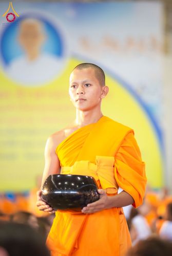 ภาพ No.209360:วันอาทิตย์ที่ 2 มีนาคม พ.ศ. 2568 พิธีตักบาตร ข้าวสารอาหารแห้ง ณ บ้านแก้วเรือนทองคุณยายฯ สภาธรรมกายสากล วัดพระธรรมกาย