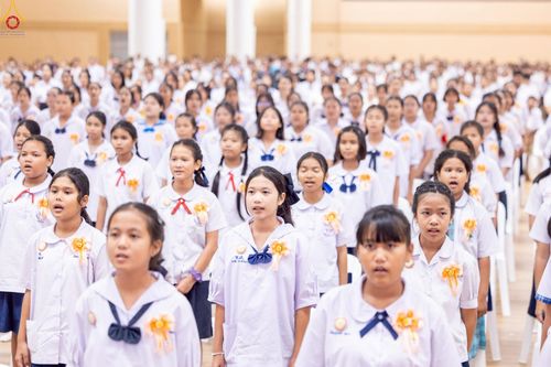 ภาพ No.245945:วันเสาร์ที่ 13 กันยายน พ.ศ. 2568 พิธีมอบผ้าไตรประธานกฐินสัมฤทธิ์เด็กดี V-Star ณ สภาธรรมกายสากล วัดพระธรรมกาย